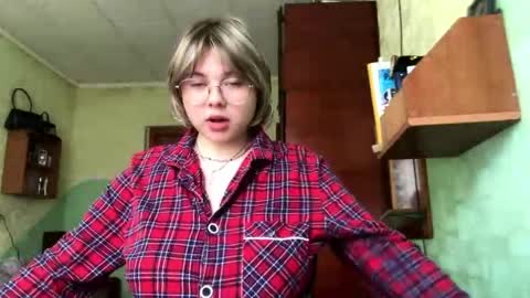 Snapshot of zafiellex chatting on April 2026 08:19:01 AM Mia online show from April 2026 08:19:01 AM