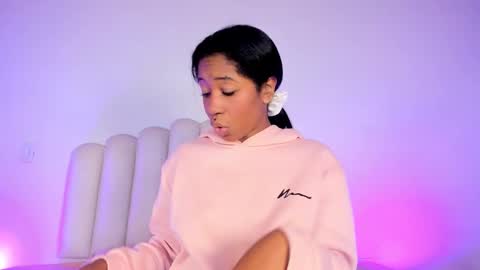 Zaira online show from November 2025 01:55:02 PM