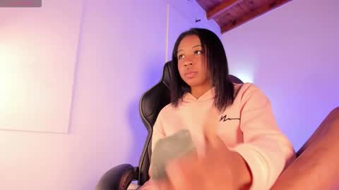 Zaira online show from November 2025 03:03:02 PM