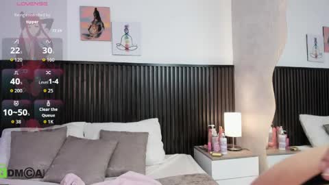 zaira online show from April 2026 12:02:01 PM