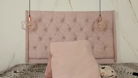 ZAMIRA online show from September 2025 01:38:02 PM