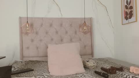 ZAMIRA online show from October 2025 01:10:01 PM