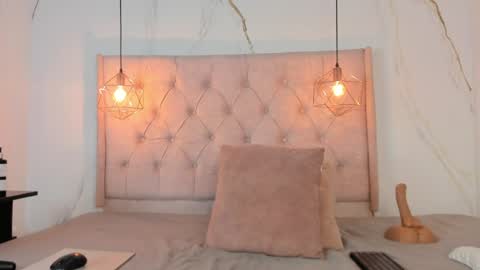 ZAMIRA online show from April 2026 02:17:02 PM