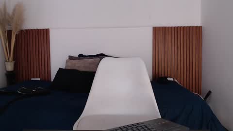 Zander online show from February 2025 01:22:01 PM