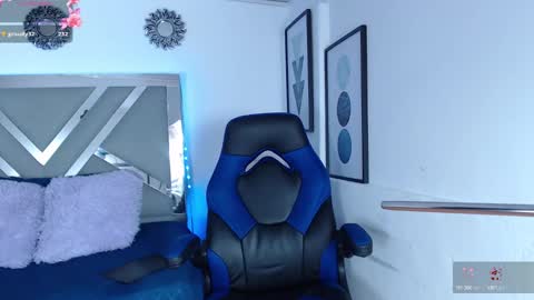 zaradames_ online show from March 2025 11:00:02 AM