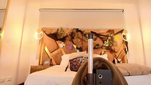 Zarah Andrews online show from October 2025 03:10:01 PM