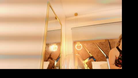 Zarah Andrews online show from November 2025 12:05:02 PM