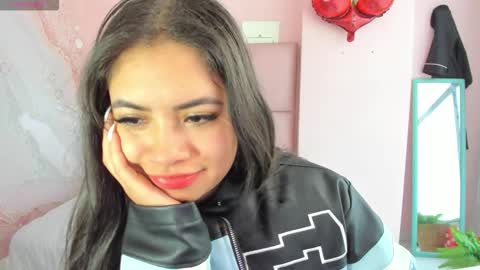 Zarah  online show from November 2025 05:39:01 PM