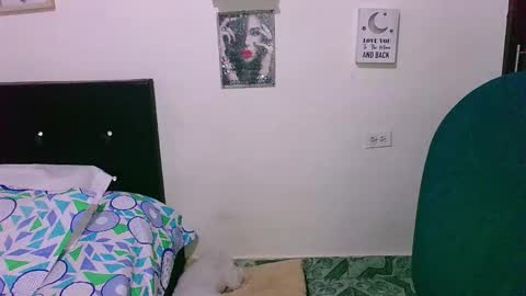 Snapshot of zaray_45bella chatting on February 2026 12:44:01 AM zaray online show from February 2026 12:44:01 AM