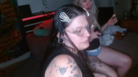 zawmbiemoonz online show from April 2026 06:19:01 AM