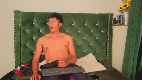 Snapshot of zaynmoretti chatting on June 2026 04:51:02 PM zaynmoretti online show from June 2026 04:51:02 PM