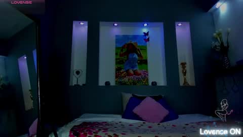 Karolyne online show from May 2026 12:01:01 PM