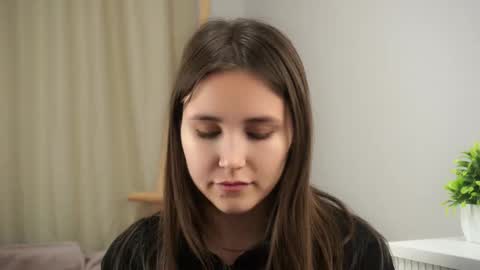 Emilia online show from October 2025 12:53:01 AM