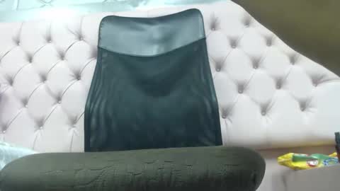 Snapshot of zelly_dirty chatting on December 2024 01:05:02 PM zelly_dirty online show from December 2024 01:05:02 PM