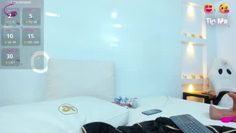 Zenda Evans online show from February 2025 09:44:01 AM