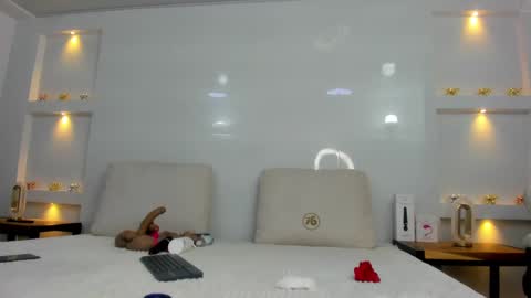 Zenda Evans online show from September 2025 04:27:01 AM