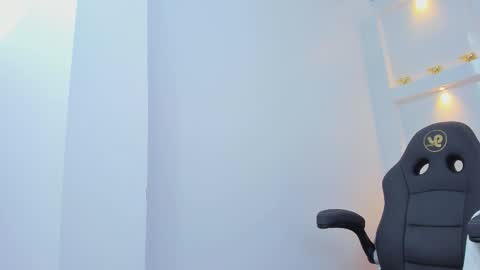 Zenda Evans online show from March 2026 03:43:01 AM