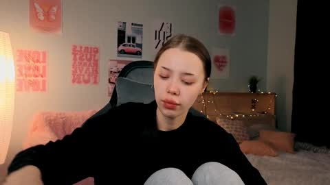 Lara online show from March 2026 07:53:02 PM