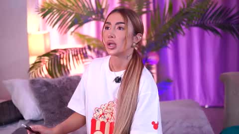 Snapshot of zenydaxbelle chatting on December 2025 12:34:02 PM Zenyda online show from December 2025 12:34:02 PM