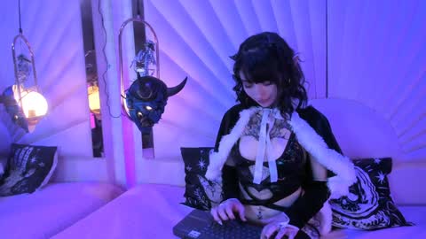    online show from December 2024 04:27:02 PM