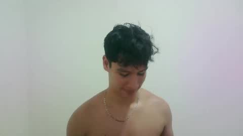 zeus_183 online show from September 2025 01:28:01 AM