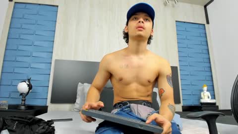 zeus online show from December 2024 03:22:01 PM