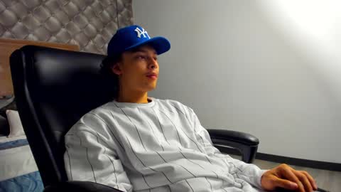 zeus online show from December 2024 07:00:02 PM