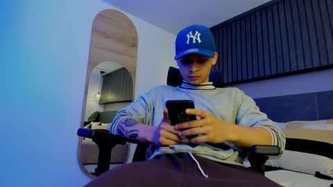 zeus online show from February 2025 04:32:02 AM