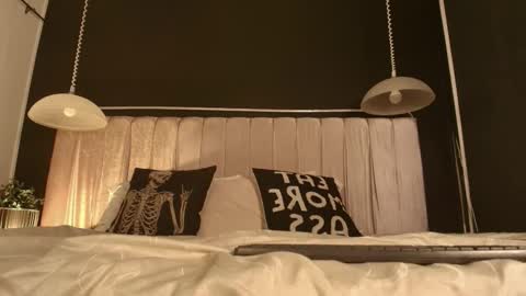 zhally_dee online show from October 2025 07:43:01 PM