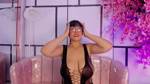 Zharo  online show from November 2025 11:43:02 AM