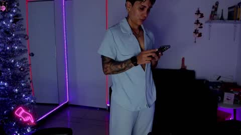 zhoestrong online show from January 2025 11:12:01 PM