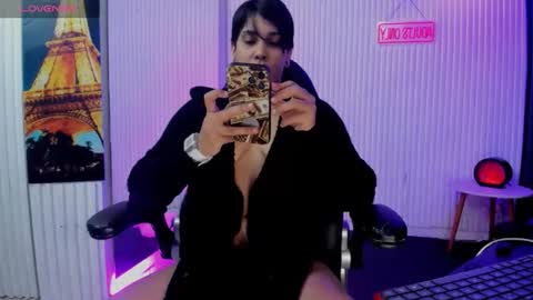 zhoestrong online show from June 2026 11:52:01 PM