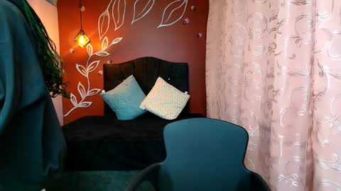 Zia Green online show from December 2024 12:01:02 PM