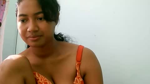 Snapshot of zina479102 chatting on April 2026 06:14:02 AM elly online show from April 2026 06:14:02 AM
