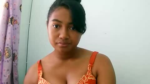Snapshot of zina479102 chatting on April 2026 12:40:02 PM elly online show from April 2026 12:40:02 PM