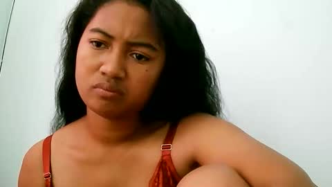 Snapshot of zina479102 chatting on April 2026 05:11:01 AM elly online show from April 2026 05:11:01 AM