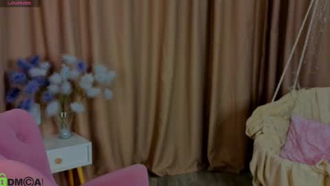 Zlata  Mon Tue Thu Fri Sun Sa GMT 3 0000pm - 0600pm  online show from November 2025 10:04:01 PM