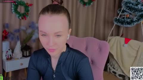 Zlata  Mon Tue Thu Fri Sun Sa GMT 3 0000pm - 0600pm  online show from December 2025 09:03:01 AM