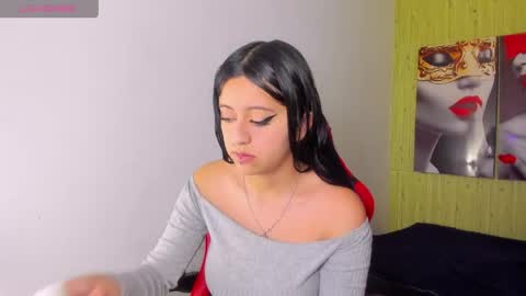 Snapshot of zoe_connor19 chatting on May 2026 09:46:01 PM Z O E online show from May 2026 09:46:01 PM