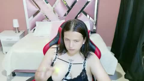 zoe online show from April 2026 07:59:02 PM