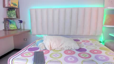 zoe_henderson online show from March 2026 03:12:01 AM