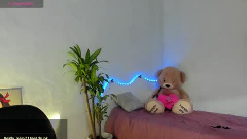 zoe_maddison19 online show from November 2025 09:03:02 PM