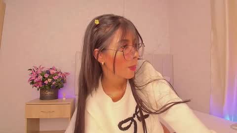 Snapshot of zoe_mocca chatting on December 2024 07:07:02 PM Mia online show from December 2024 07:07:02 PM