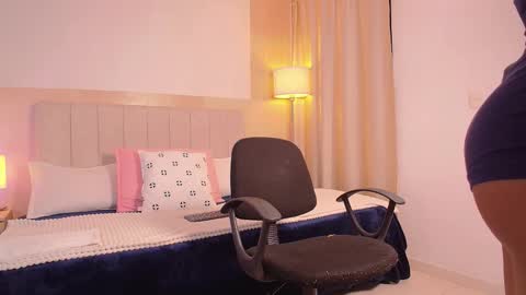 Snapshot of zoe_mocca chatting on October 2025 01:47:01 AM Mia online show from October 2025 01:47:01 AM