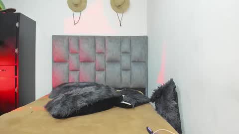 She Zoe He Painn online show from September 2025 10:00:01 PM