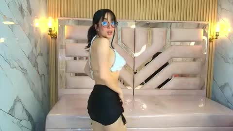 Zoe  online show from October 2025 03:31:02 AM