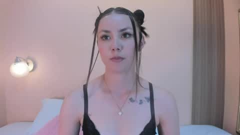 Snapshot of zoe_roux210949 chatting on May 2026 03:46:01 AM Zoe online show from May 2026 03:46:01 AM