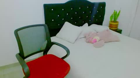 ZOE online show from November 2025 11:24:01 PM