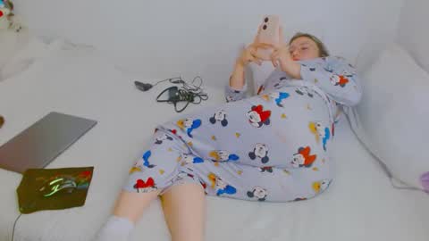 Snapshot of zoe_sexy69 chatting on February 2026 04:43:02 PM ZOE online show from February 2026 04:43:02 PM