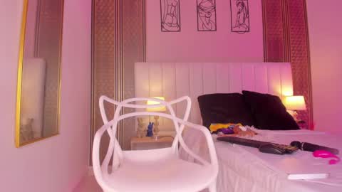 Hi guys i am Zoe  online show from October 2025 11:33:02 AM